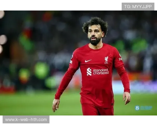 利物浦在前场疯狂压制，萨拉赫头球稍高